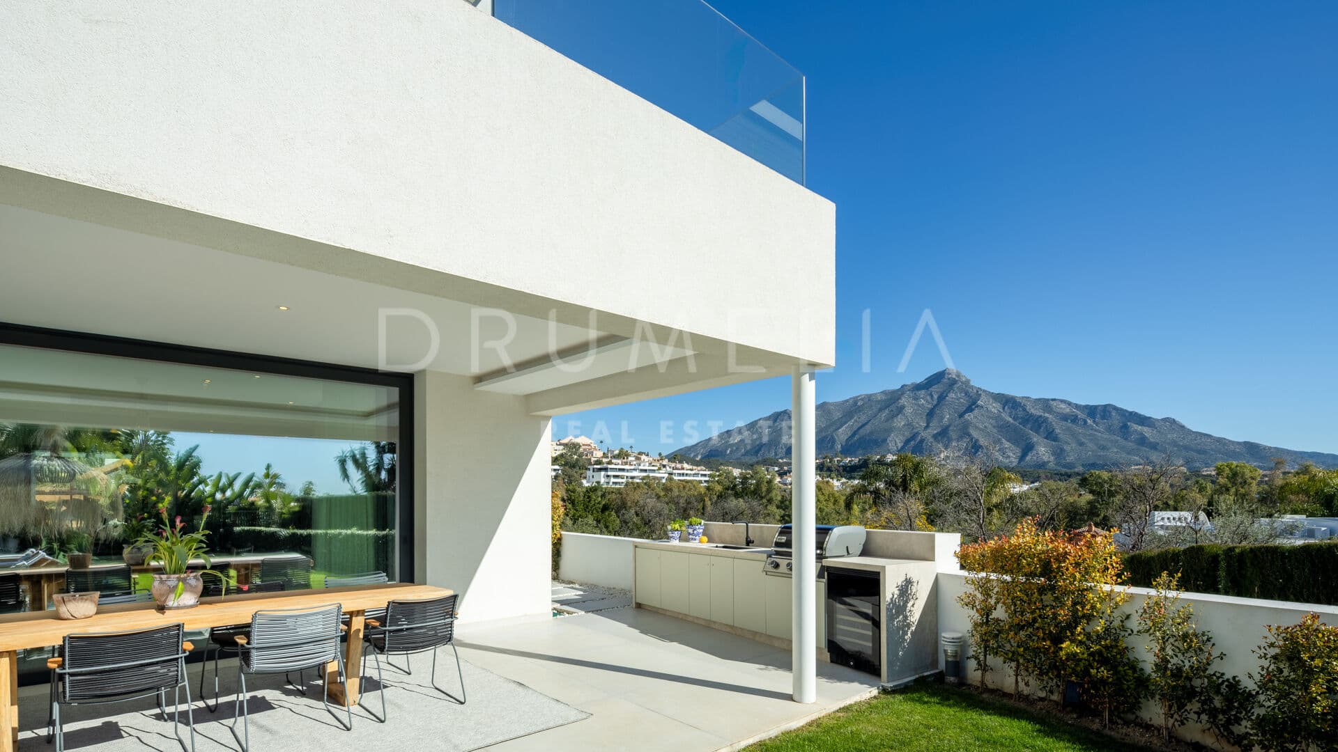 Modern Living Framed by Nature in La Cerquilla