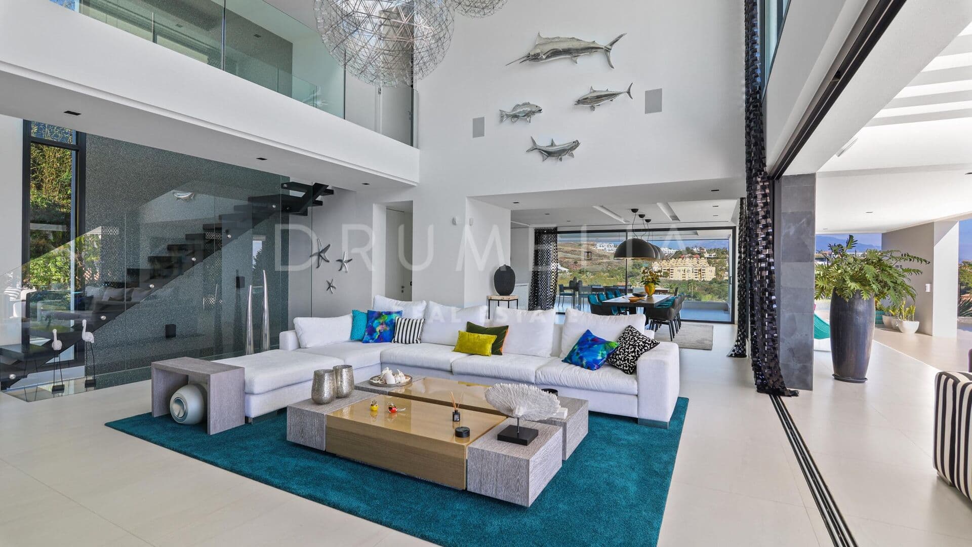 Stunning modern villa in Los Flamingos Golf, Benahavís - Front-line golf with panoramic sea views in a gated community with 24-hour security